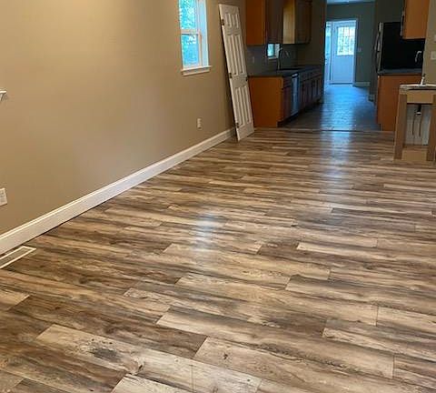 5th image of 4012 Jackson Ave