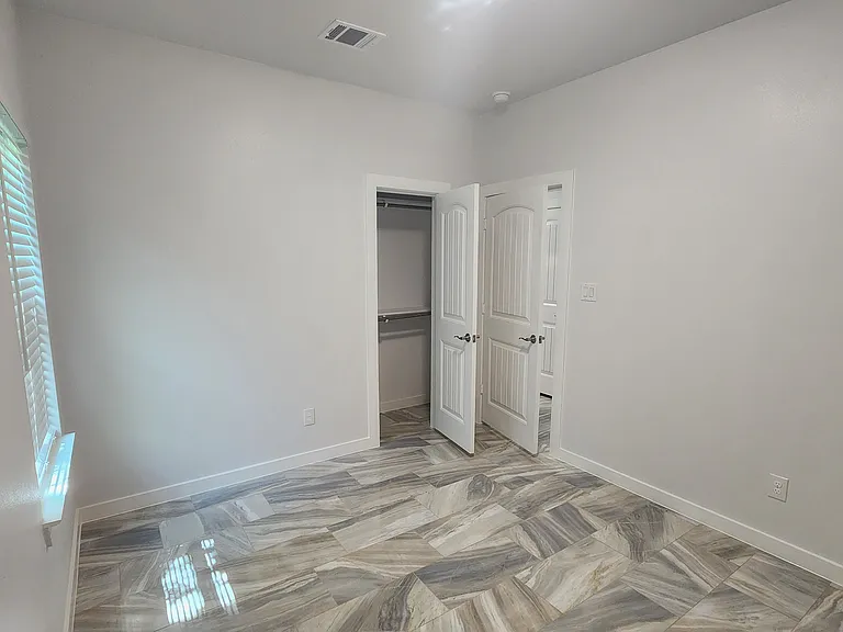 313 Clarence St #315 — Photo 7