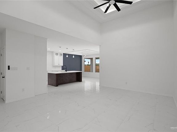 5th image of 4205 Zinnia Ave