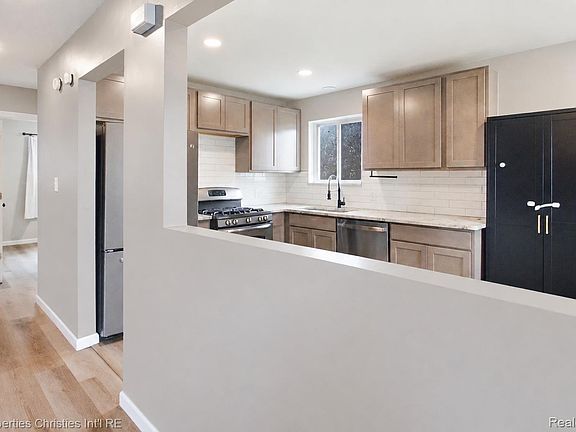 3rd image of 20190 Vermander Ave