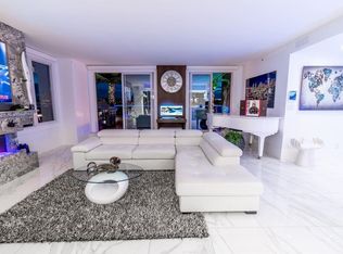 199 Drake St #PENTHOUSE, Vancouver, BC V6Z 2T9