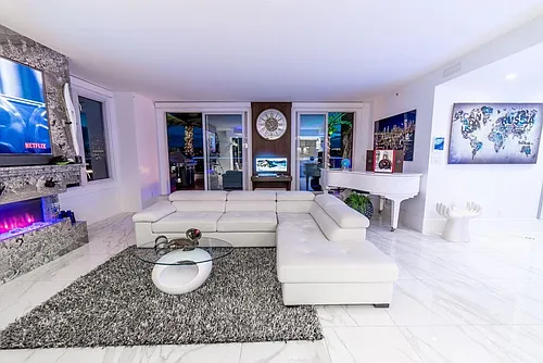 199 Drake St #PENTHOUSE Photo 1