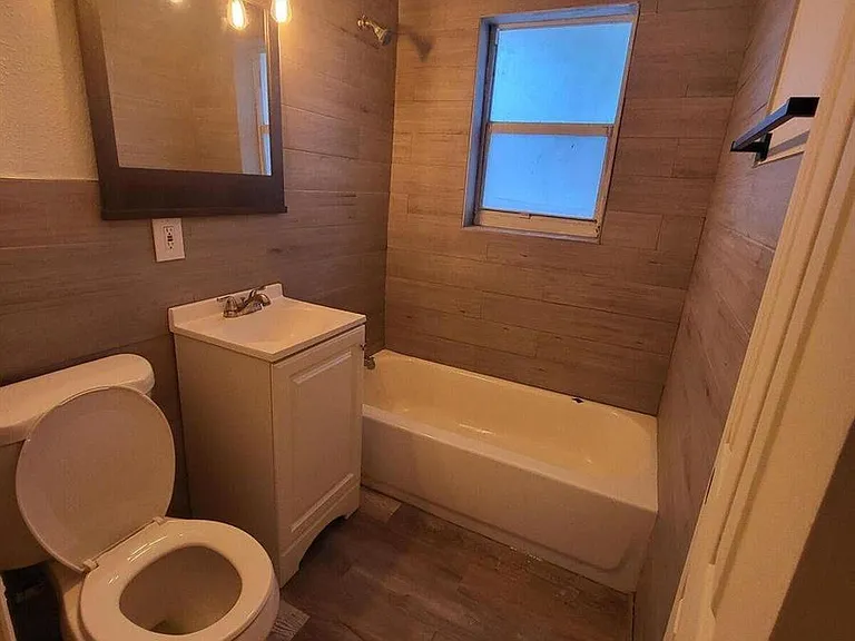 105 SW 12th Ave #107B — Photo 3