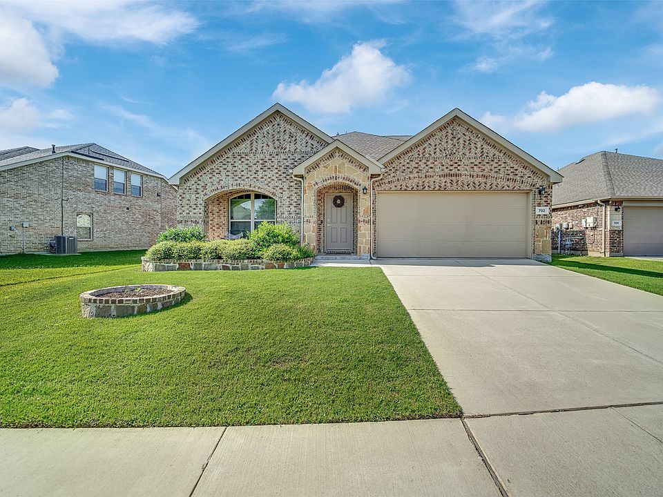 1st image of 702 Pearl Way