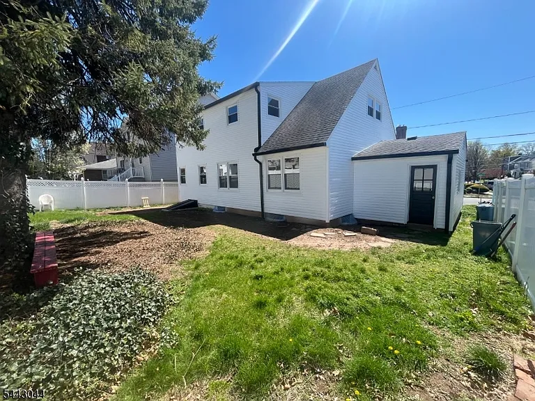 623 Livingston Rd — Photo 3