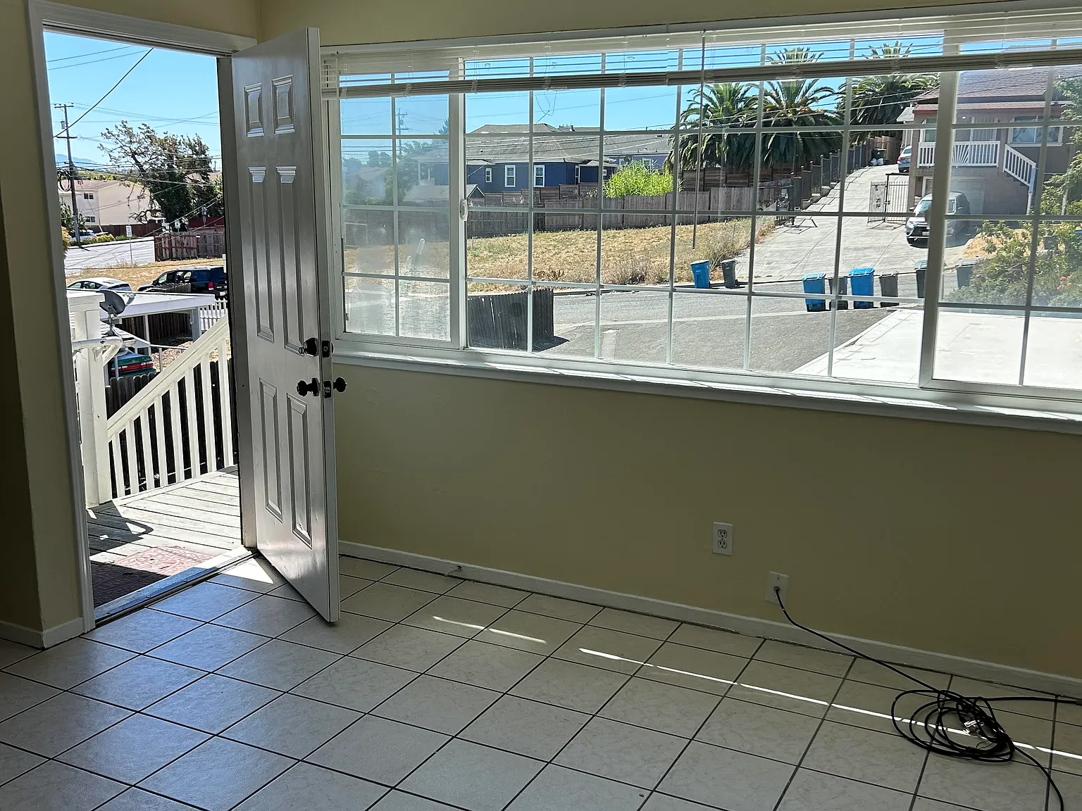 3 bed, 1000 sqft, $2,600 — Photo 2