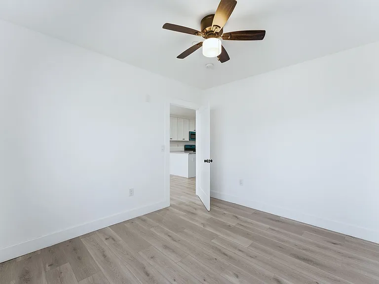 Shepherds Lane Commons — Photo 16