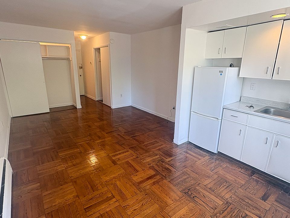 2nd image of 1380 York Ave APT 2B