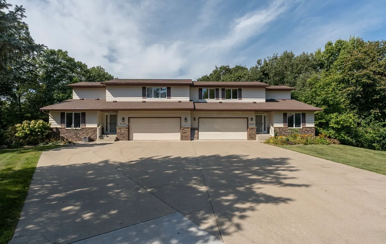 3 bed, 3000 sqft, $2,400 — Photo 1