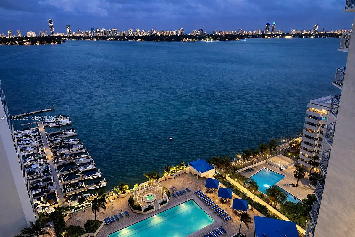 Building Photo - 7601 E Treasure Dr #2309