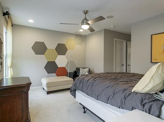 4th image of 2656 Dunraven Ave