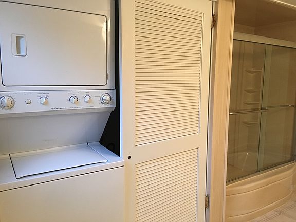 3rd image of 692 Asbury St