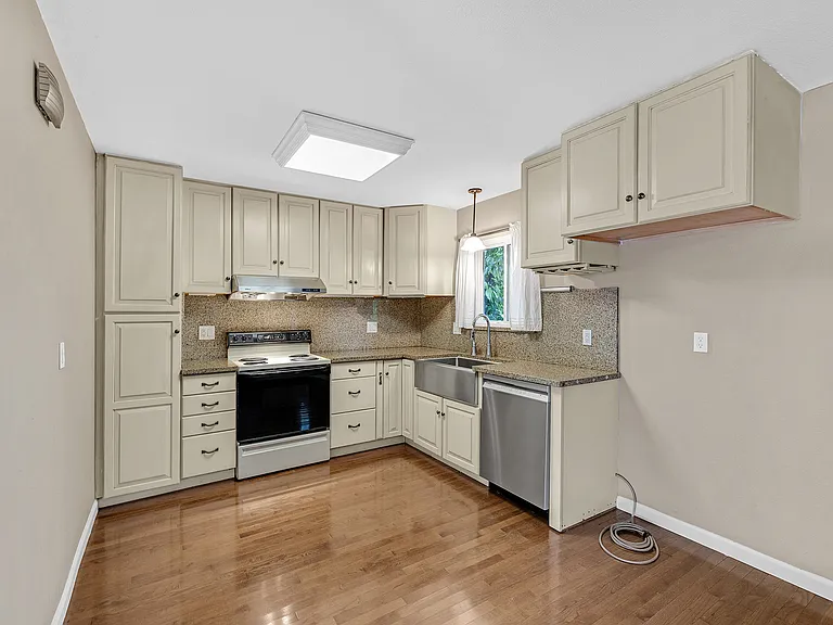 1159 Madrone Way — Photo 13