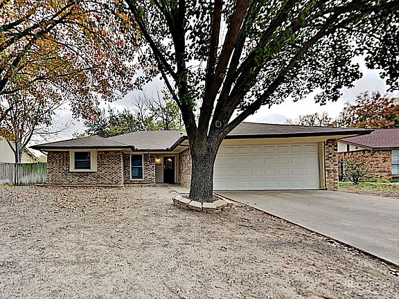 3rd image of 1206 Hillcrest Dr