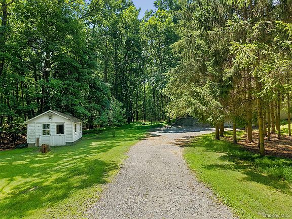 5th image of 131 Hill Rd