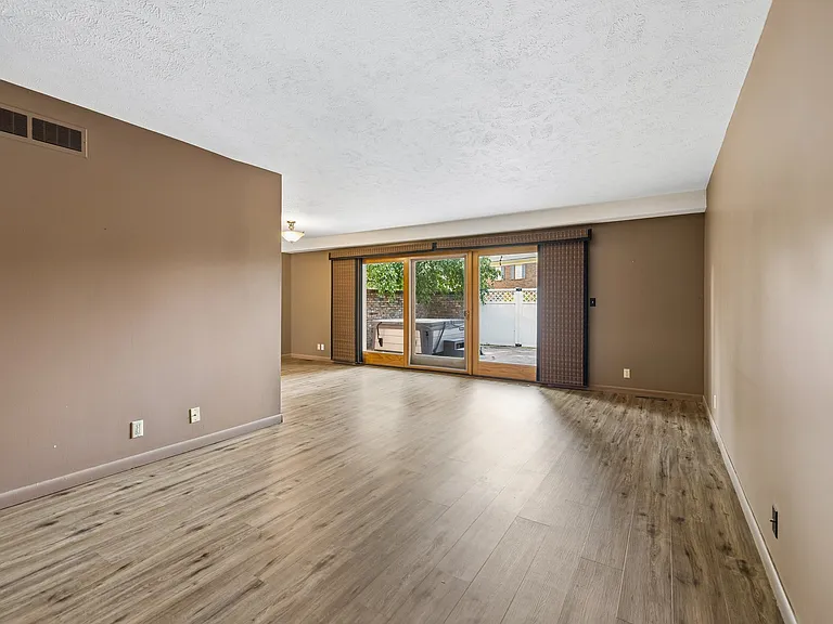 7541 Old Post Rd #14 — Photo 32