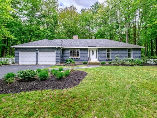 28 Woodhaven Drive, Kennebunk, ME 04043