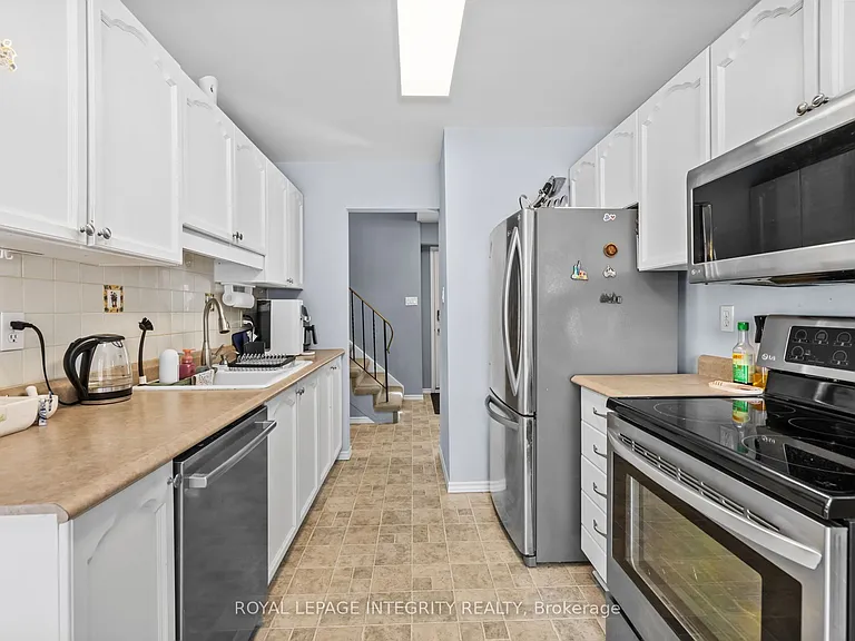 1090 Chablis Park — Photo 7