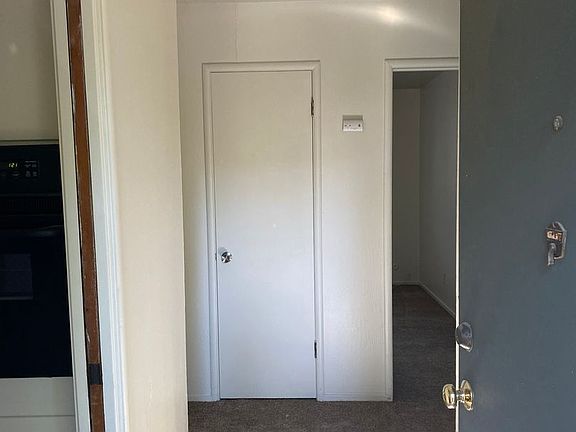 3rd image of 815 Chestnut Ln