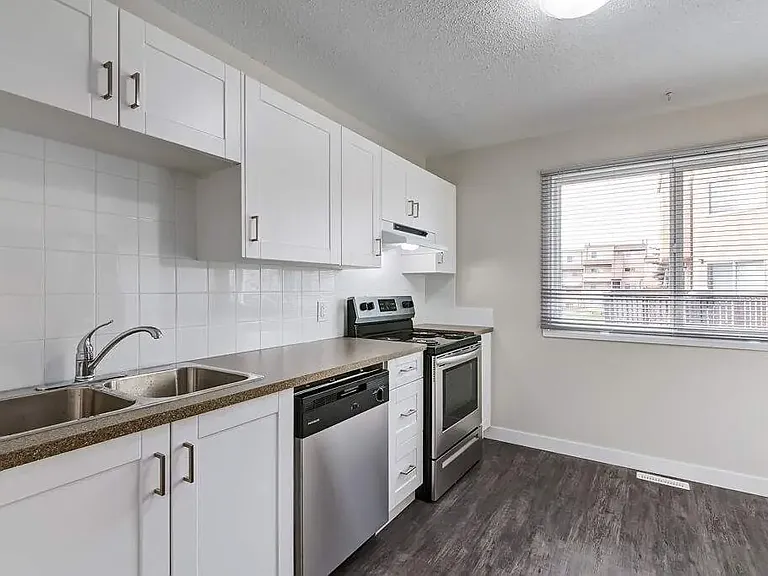 550 Rundlehorn Cir NE — Photo 50