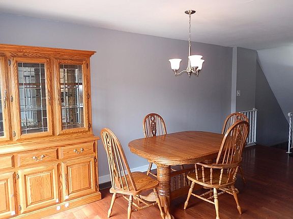 5th image of 930 Poplar Ave