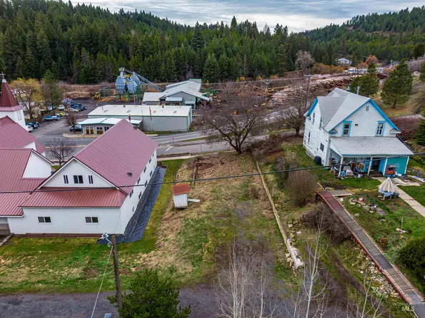 216 S Main St, Troy, ID 83871