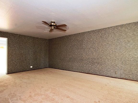 3rd image of 15046 Shasta Ln