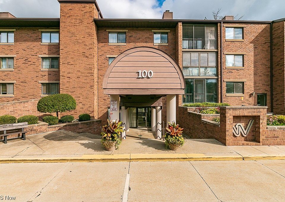 1st image of 100 Fox Hollow Dr APT 206C