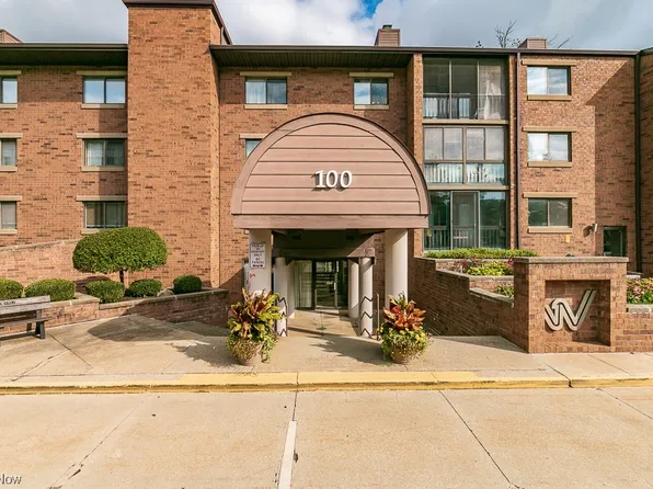100 Fox Hollow Dr APT 206C, Cleveland, OH 44124