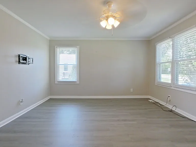 215 Fairview St — Photo 16