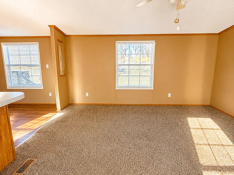 925 N Wesley St — Photo 9