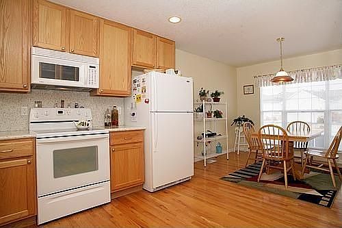 3rd image of 21094 Woodside Ln