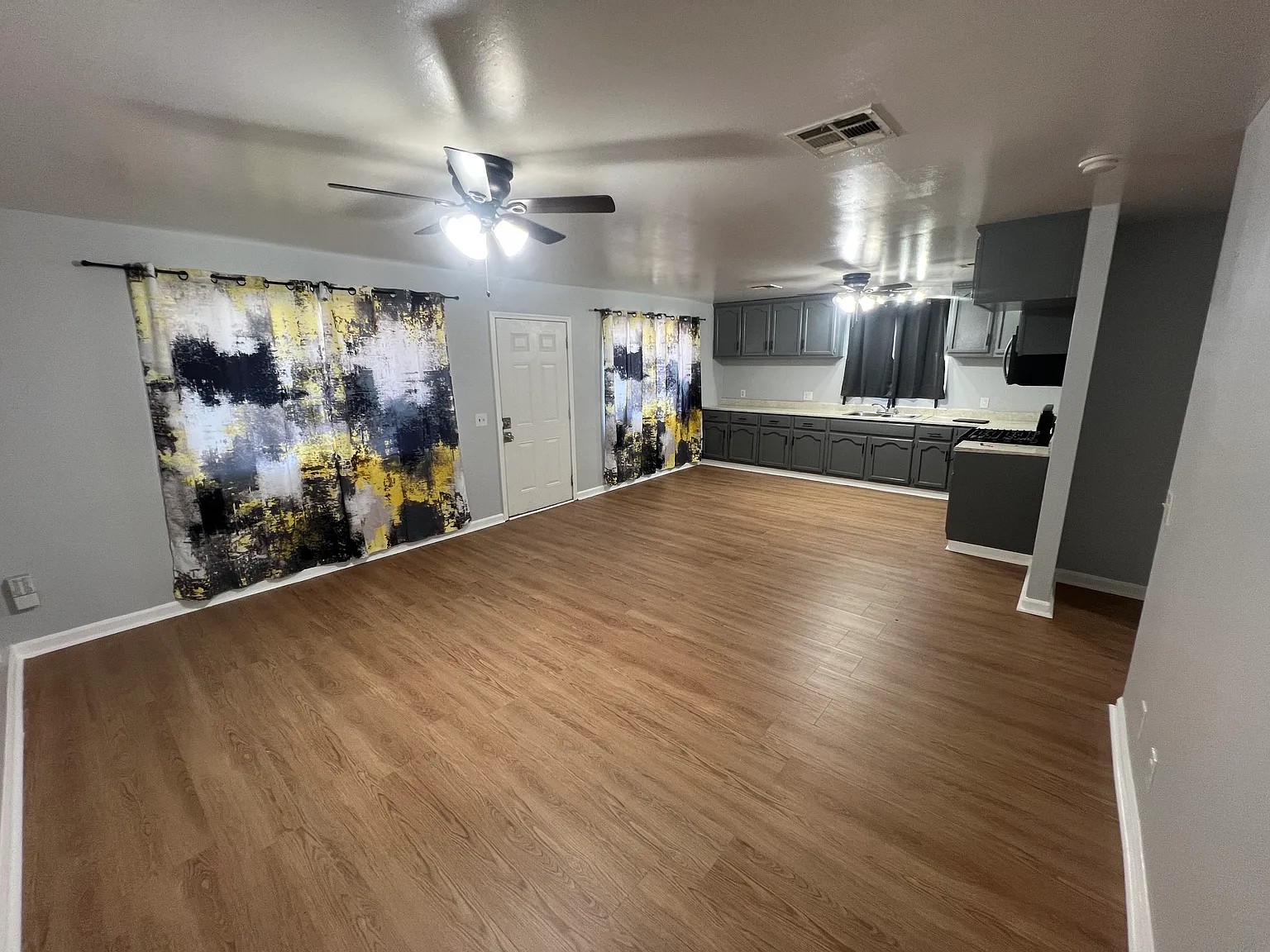 3 bed, 1.5 bath, 1000 sqft, $1,850 — Photo 2