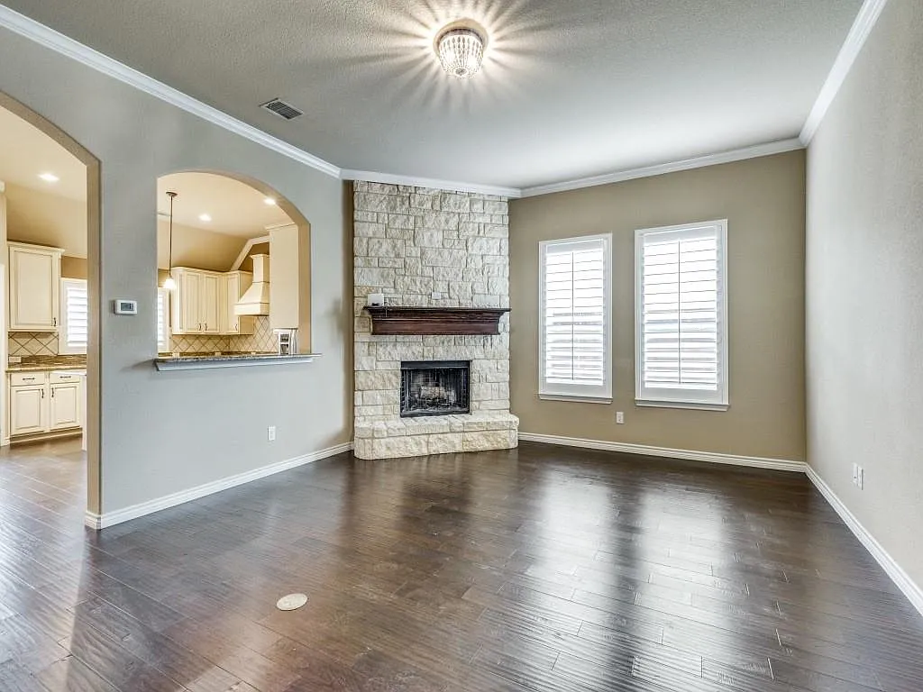 4 bed, 3190 sqft, $3,600 — Photo 2