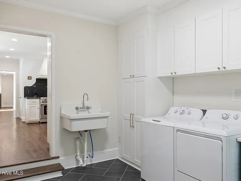 105 Bunn Ave — Photo 24