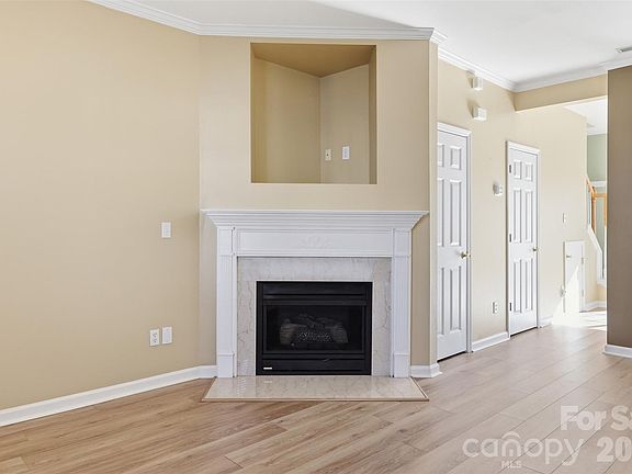 4th image of 727 Shellstone Pl