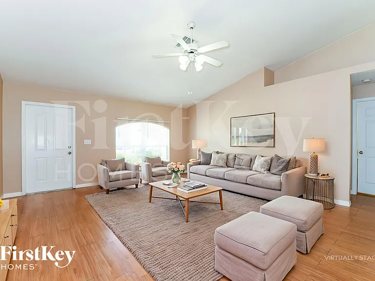 2108 NE 15th Pl — Photo 4