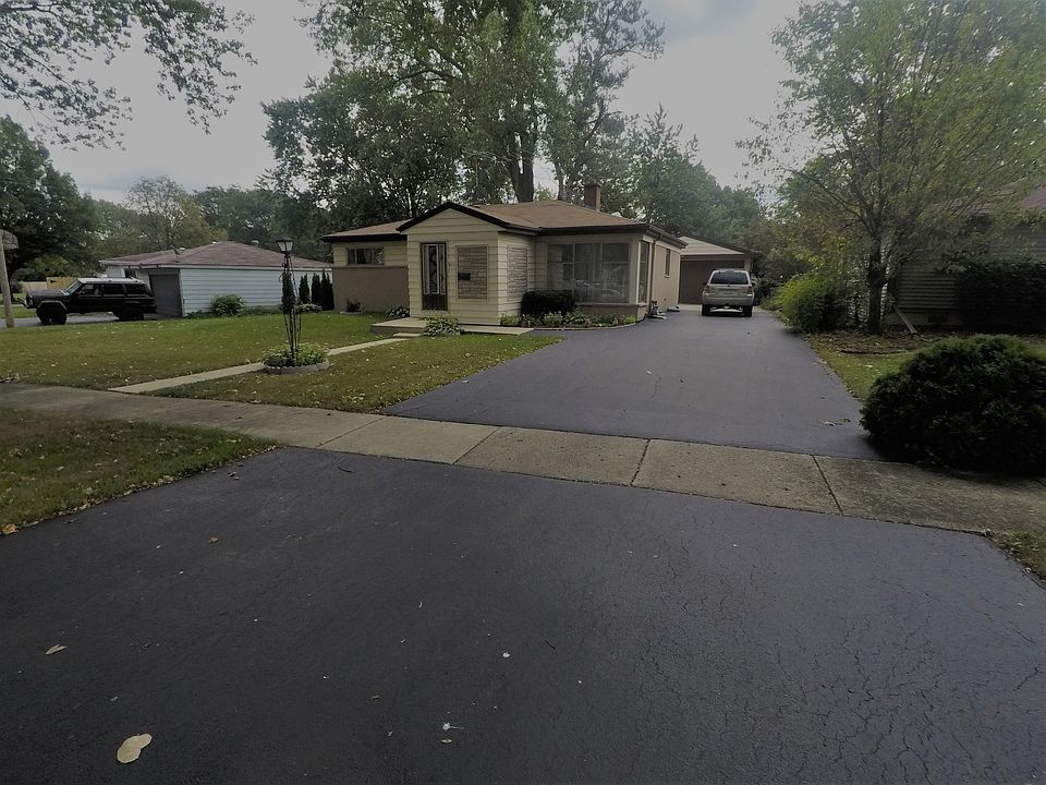 1st image of 611 W Merle Ave
