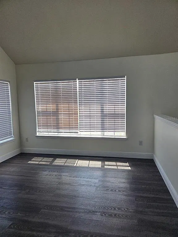 3 bed, 2.0 bath, 1202 sqft, $2,100 — Photo 4