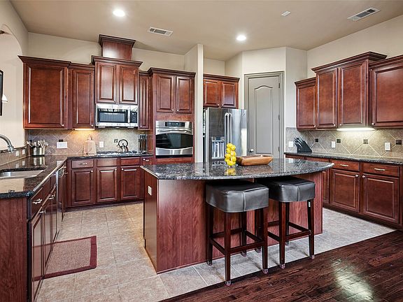 3rd image of 835 Rockingham Dr