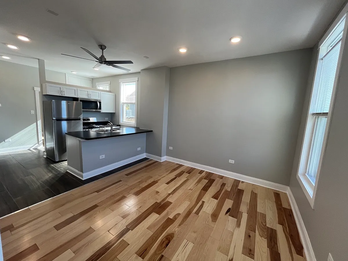 Building Photo - 2339 S Sacramento Ave #3F