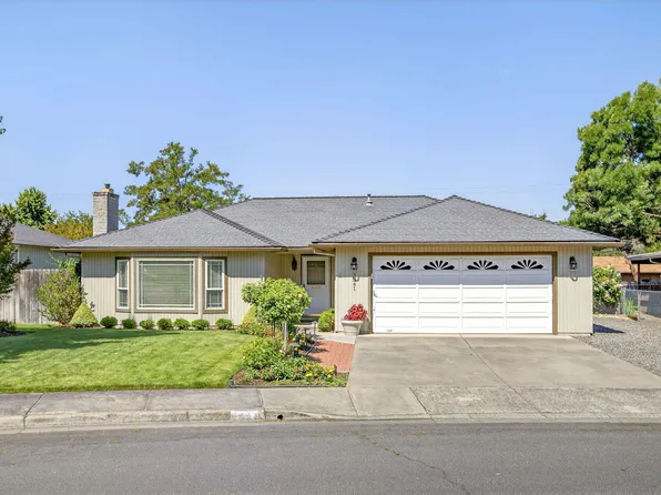 3041 Cheltenham Way, Medford, OR 97504