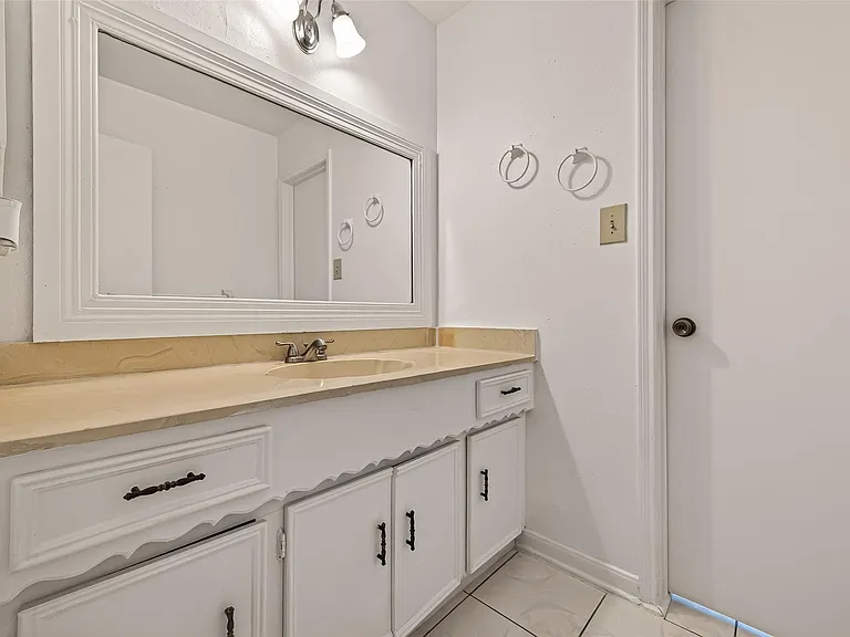 9422 Kristin Dr — Photo 38