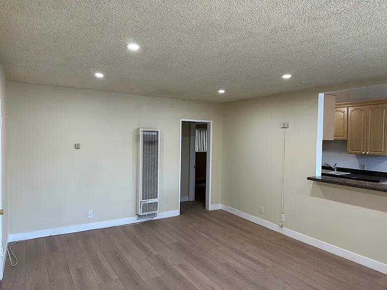454 Riverdale Dr #7 — Photo 4