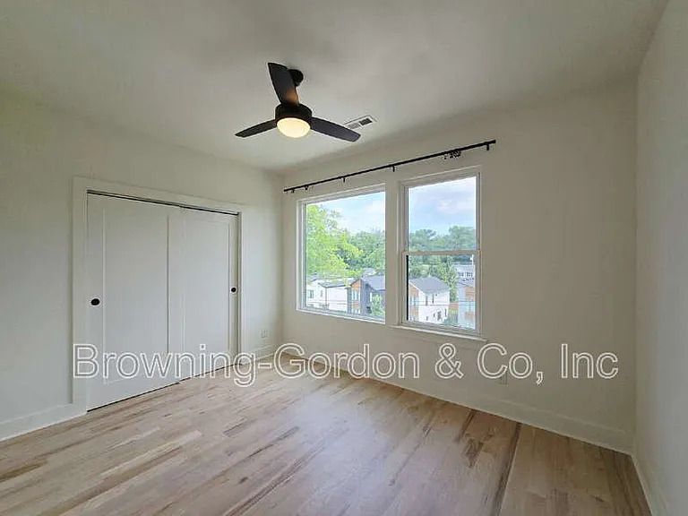 3209 Curtis St — Photo 17
