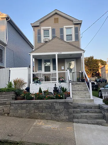 625 Chess St Photo 1