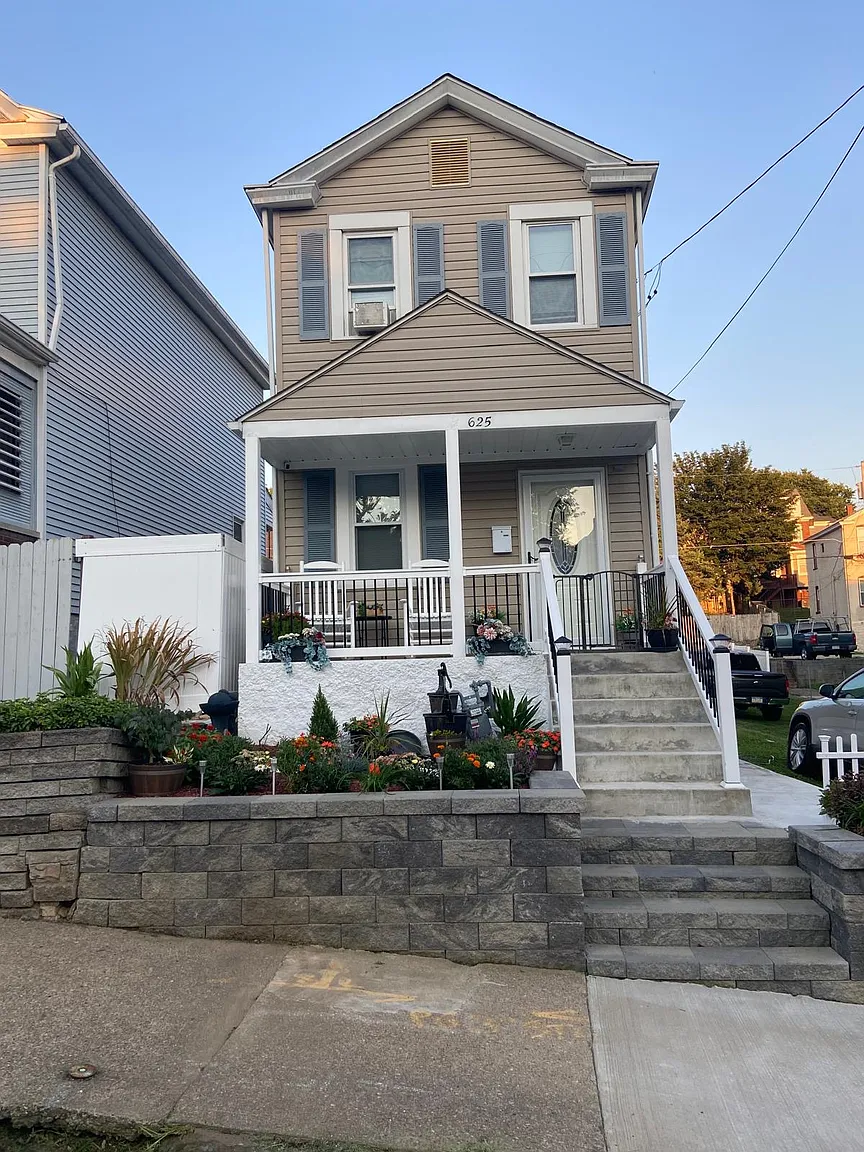 625 Chess St photo 1