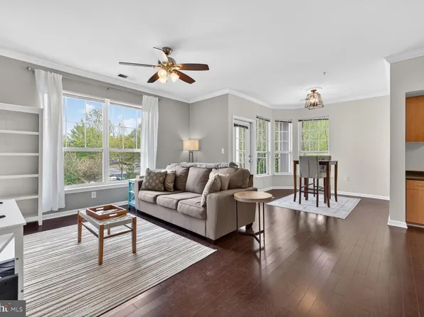 13504 Derry Glen Ct APT 301, Germantown, MD 20874
