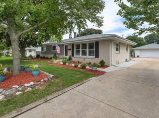 W147N8266 Manchester Dr, Menomonee Falls, WI 53051
