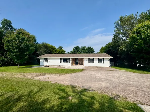 304 Saint Marys Dr, Sault Sainte Marie, MI 49783